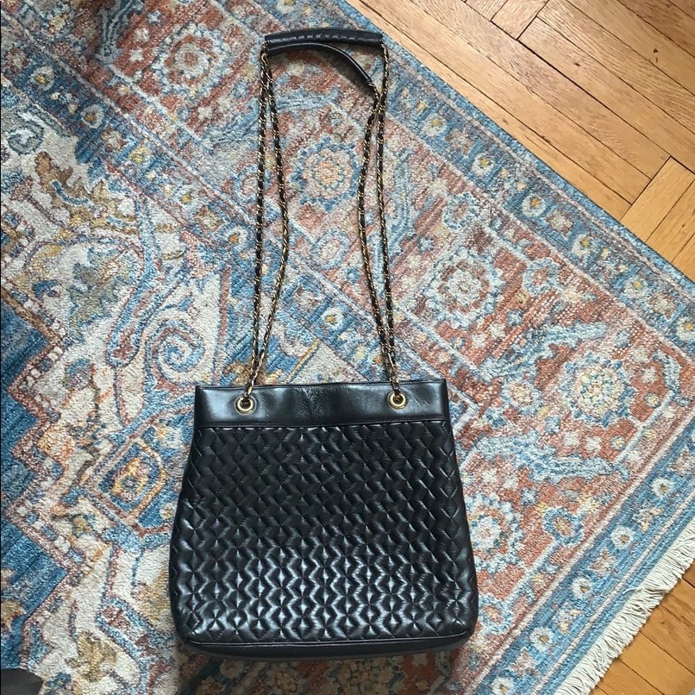 Ashneil brand black quilted leather shoulder bag